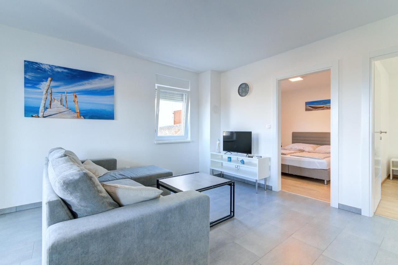 Damar Apartmani Senj  Luaran gambar