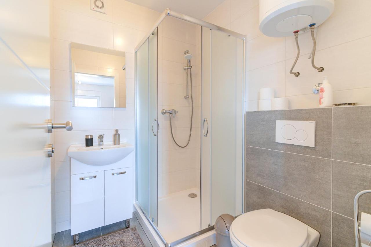 Damar Apartmani Senj  Luaran gambar